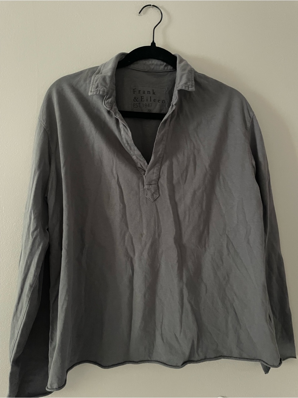 Frank & Eileen Patrick Popover Henley in Elephant Size Medium